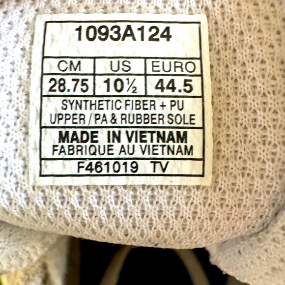 Men’s 10.5 ASICS Track Shoes - Picture 2 of 6